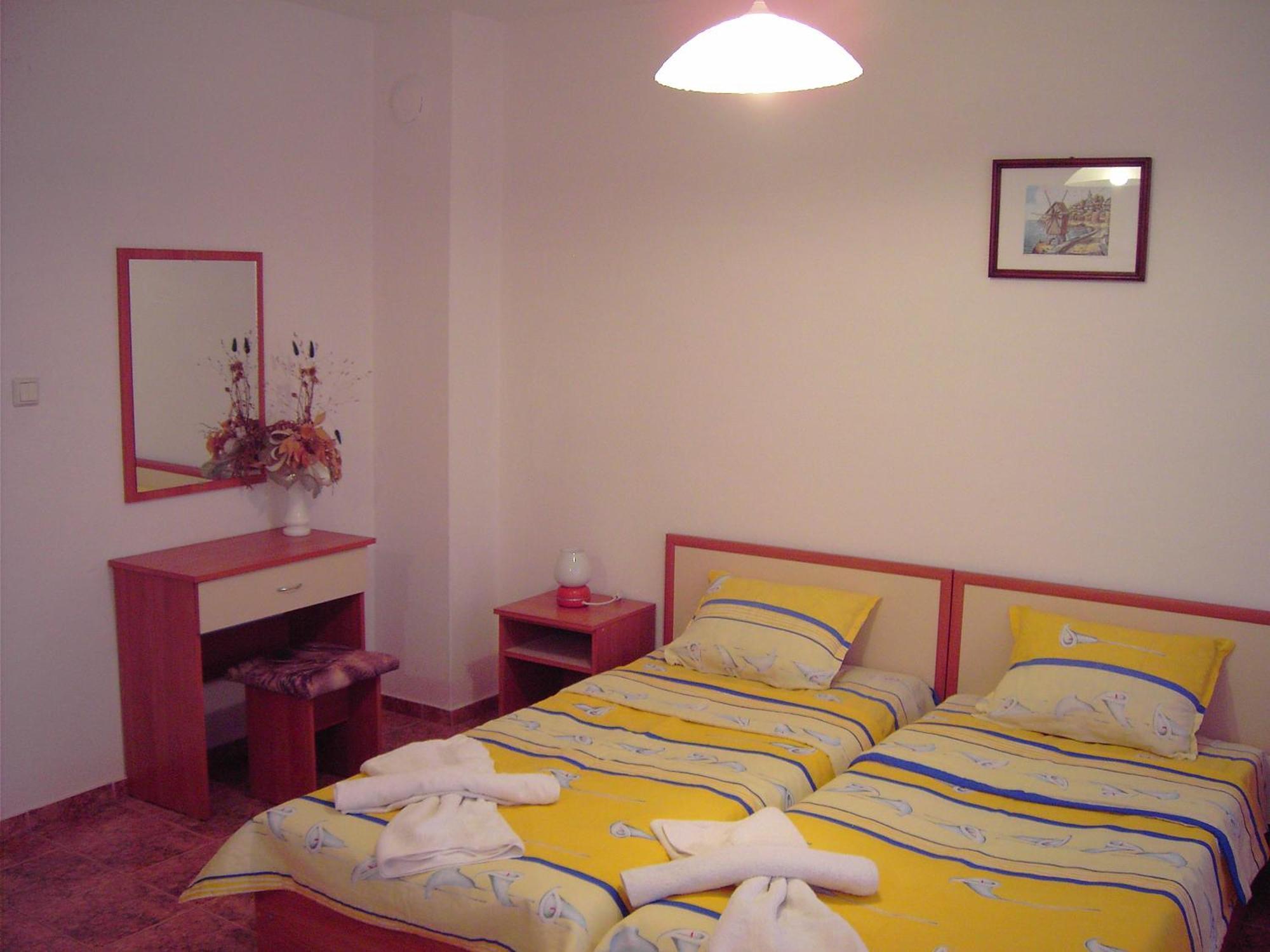 Nelly Guest House Ravda Exterior foto