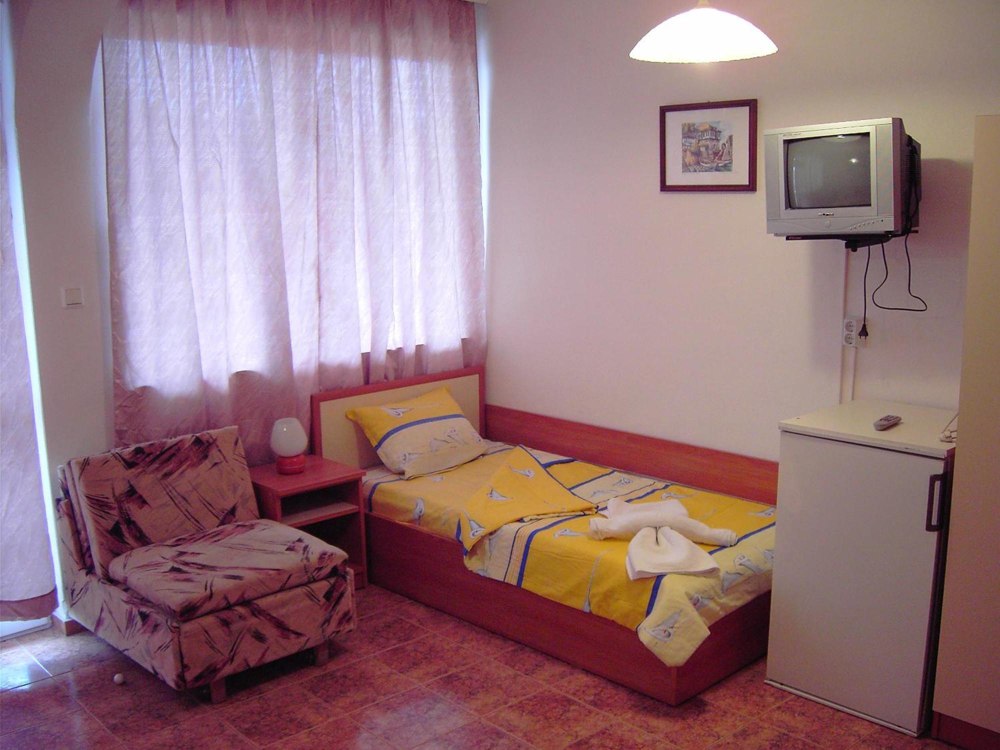 Nelly Guest House Ravda Exterior foto