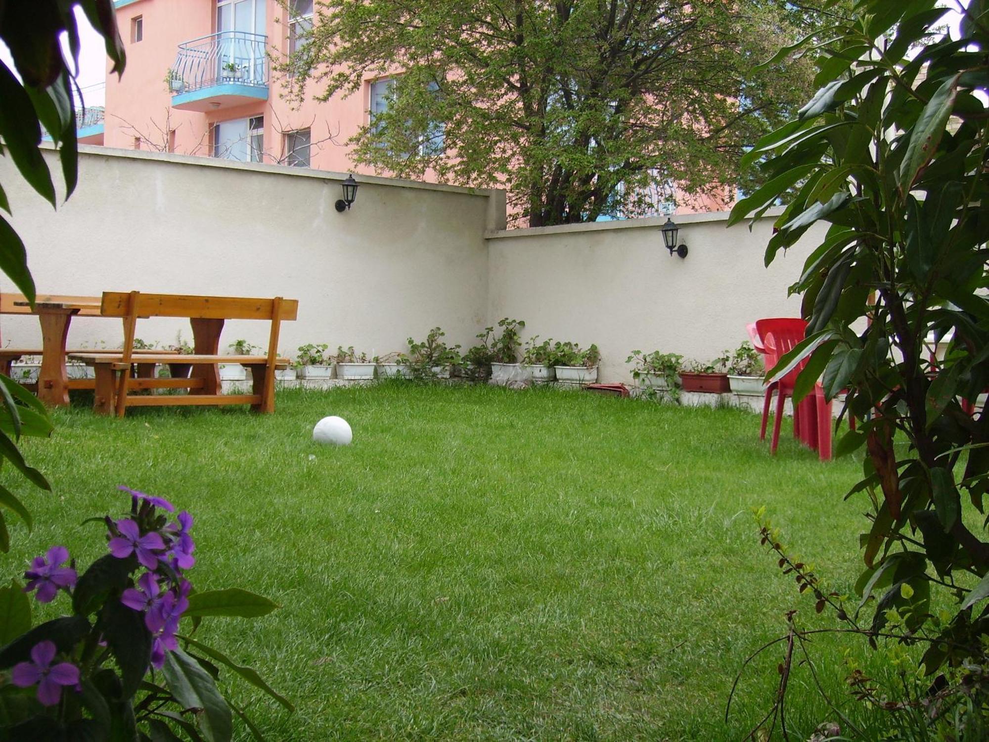 Nelly Guest House Ravda Exterior foto