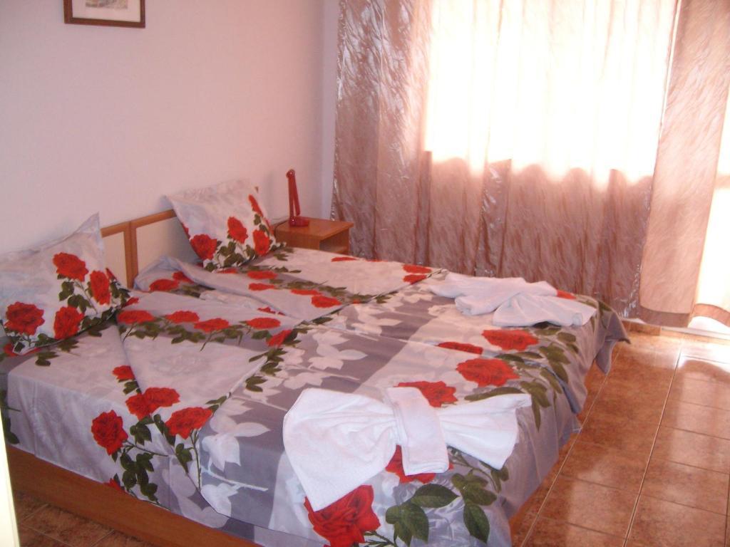 Nelly Guest House Ravda Habitación foto