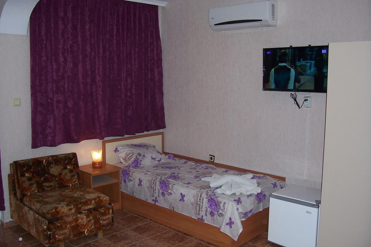 Nelly Guest House Ravda Exterior foto