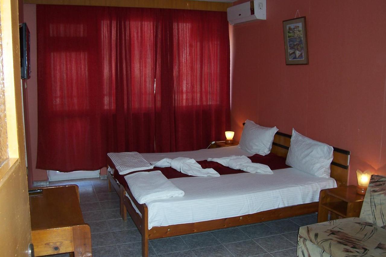 Nelly Guest House Ravda Exterior foto