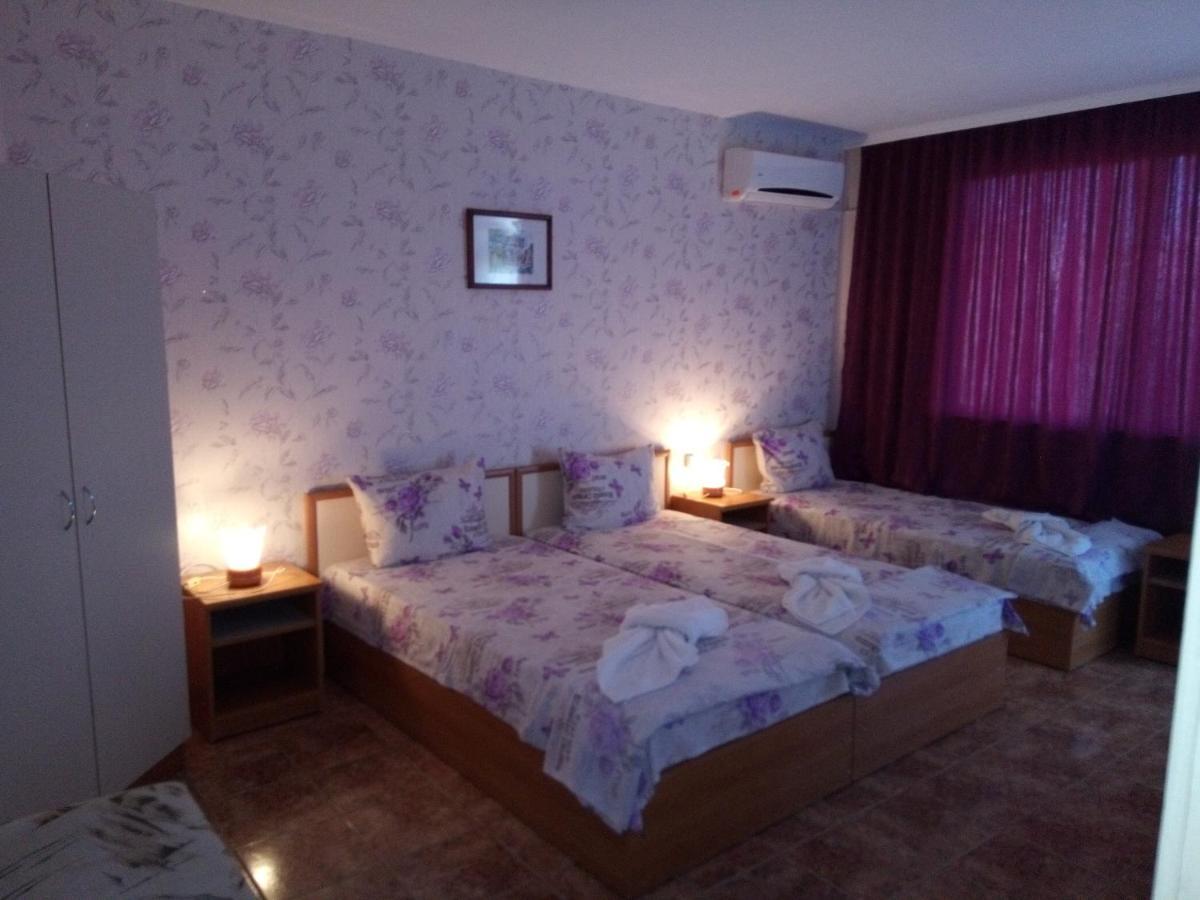 Nelly Guest House Ravda Exterior foto